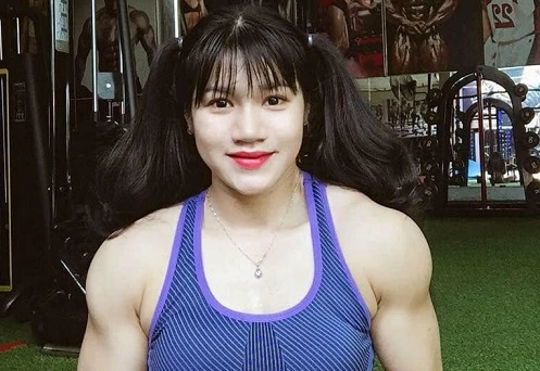 Mỹ nữ có thân hình siêu cơ bắp khiến đàn ông cũng "phát hoảng"