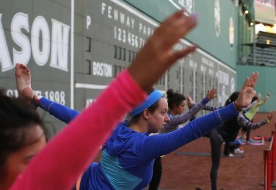 Yoga tập thể quyên góp từ thiện