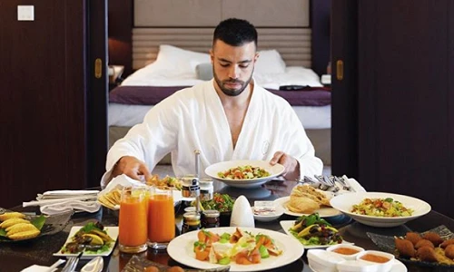 Tỷ phú 9X chi gần 900 triệu/tháng tuyển trợ lý đi du lịch cùng là ai?