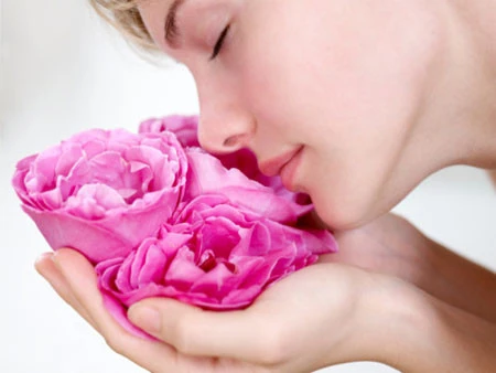 Làm đẹp tại nhà từ A đến Z với hoa hồng
