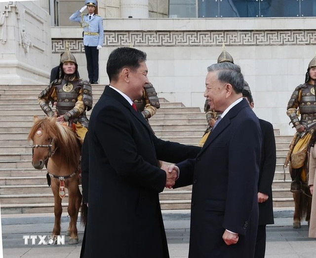 Tổng thống Ukhnaagiin Khurelsukh chủ trì Lễ đón Tổng Bí thư, Chủ tịch nước Tô Lâm Tong thong Ukhnaagiin Khurelsukh chu tri Le don Tong Bi thu, Chu tich nuoc To Lam