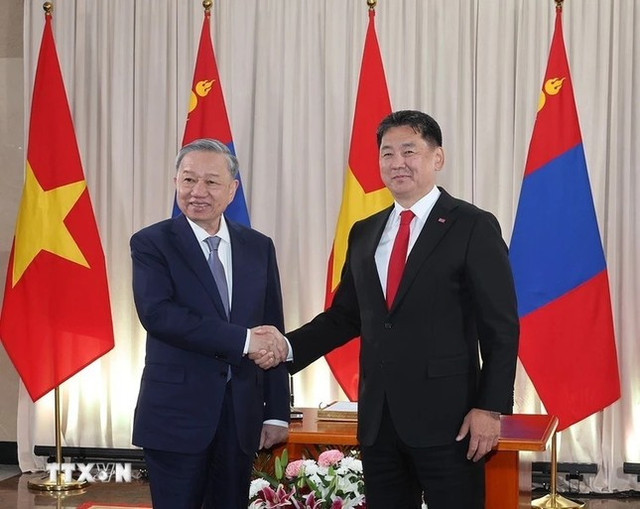 Tổng thống Ukhnaagiin Khurelsukh chủ trì Lễ đón Tổng Bí thư, Chủ tịch nước Tô Lâm - Hình 7 Tong thong Ukhnaagiin Khurelsukh chu tri Le don Tong Bi thu, Chu tich nuoc To Lam-Hinh-7