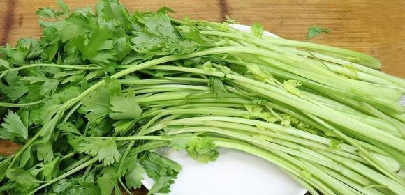 Khi ăn cần tây, tại sao không ăn lá? Khi an can tay, tai sao khong an la?