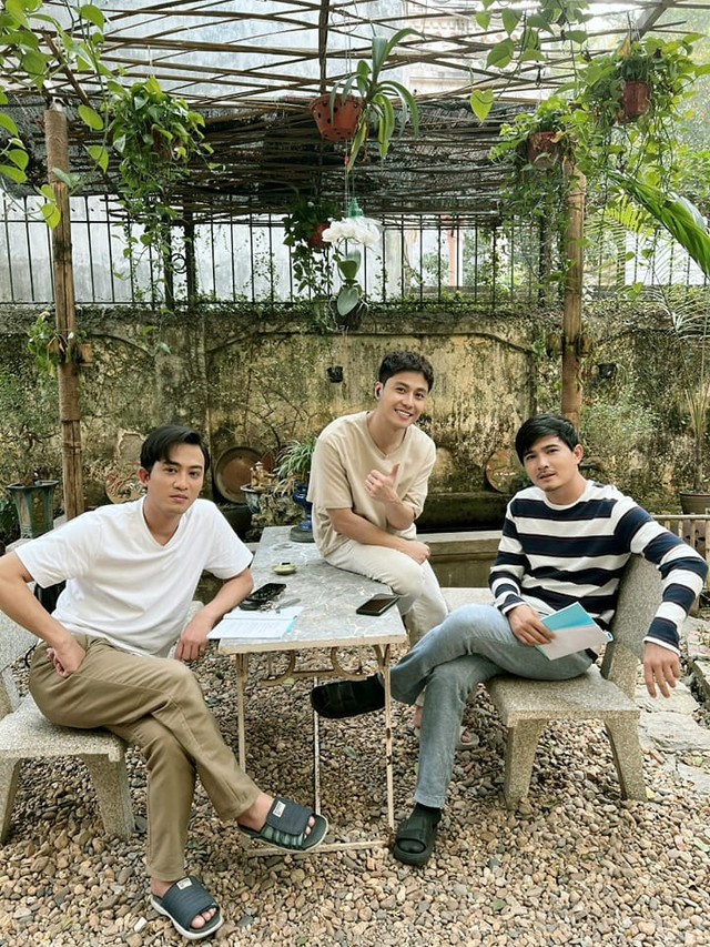 Hình ảnh hài hước của dàn diễn viên 'Gia đình mình vui bất thình lình' - Hình 6 Hinh anh hai huoc cua dan dien vien 'Gia dinh minh vui bat thinh linh'-Hinh-6