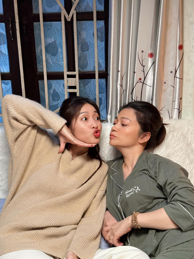 Hình ảnh hài hước của dàn diễn viên 'Gia đình mình vui bất thình lình' - Hình 4 Hinh anh hai huoc cua dan dien vien 'Gia dinh minh vui bat thinh linh'-Hinh-4