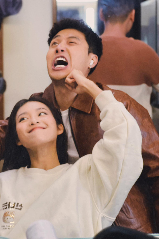 Hình ảnh hài hước của dàn diễn viên 'Gia đình mình vui bất thình lình' - Hình 3 Hinh anh hai huoc cua dan dien vien 'Gia dinh minh vui bat thinh linh'-Hinh-3