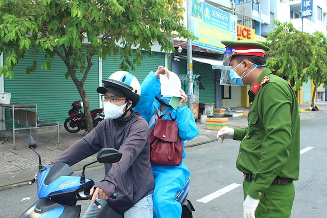 Mới: TP HCM không yêu cầu giấy đi đường đối với 3 nhóm đối tượng Moi: TP HCM khong yeu cau giay di duong doi voi 3 nhom doi tuong