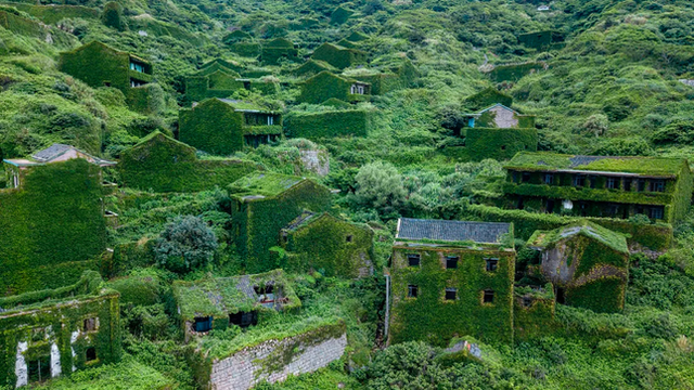 Ngôi làng cổ bỏ hoang bị thiên nhiên 'nuốt chửng' - Hình 3 Ngoi lang co bo hoang bi thien nhien 'nuot chung'-Hinh-3