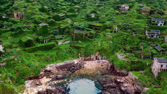 Ngôi làng cổ bỏ hoang bị thiên nhiên 'nuốt chửng' - Hình 4 Ngoi lang co bo hoang bi thien nhien 'nuot chung'-Hinh-4