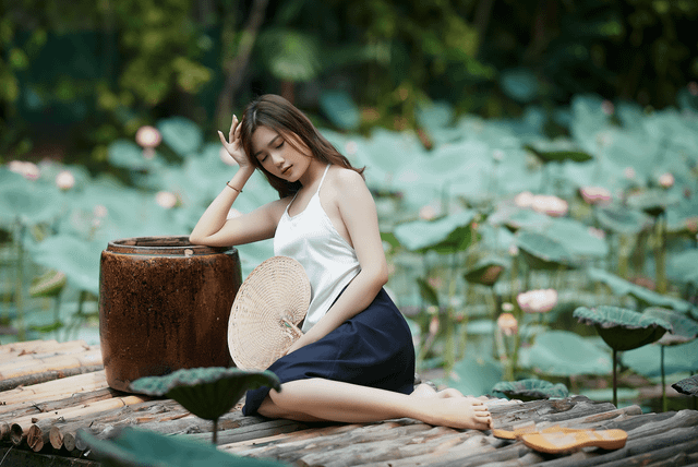 6 item không thể thiếu giúp bạn hóa nàng thơ bên hồ sen - Hình 2 6 item khong the thieu giup ban hoa nang tho ben ho sen-Hinh-2