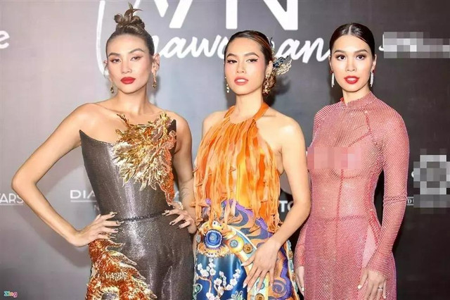 Hà Anh 5 lần 7 lượt mặc phản cảm, từng bị cấm diễn 3 tháng Ha Anh 5 lan 7 luot mac phan cam, tung bi cam dien 3 thang