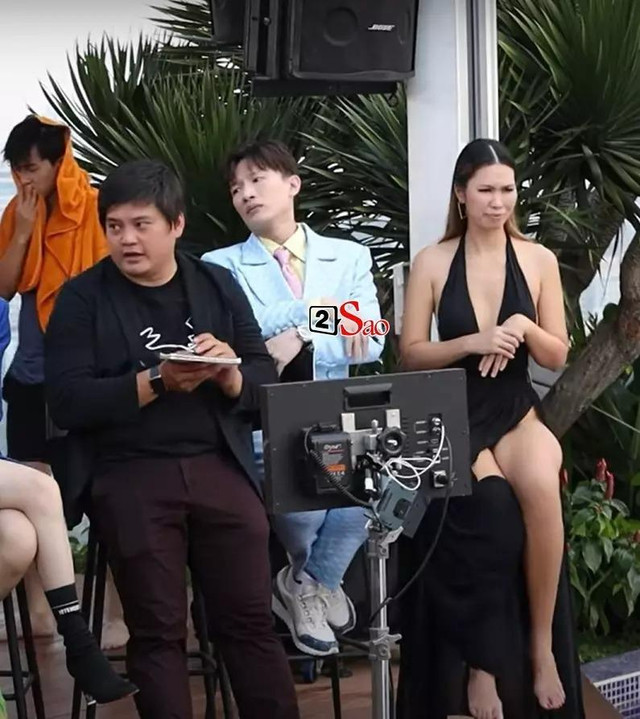Hà Anh 5 lần 7 lượt mặc phản cảm, từng bị cấm diễn 3 tháng - Hình 7 Ha Anh 5 lan 7 luot mac phan cam, tung bi cam dien 3 thang-Hinh-7