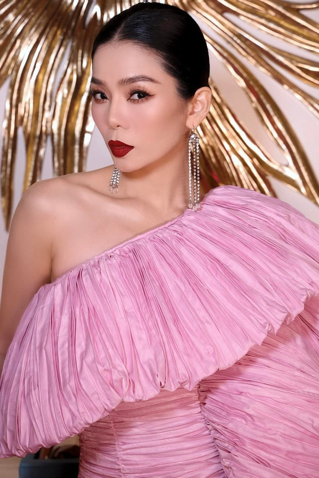 Sau cuộc hôn nhân không trọn vẹn, Lệ Quyên thừa nhận là người ít nói lời xin lỗi Sau cuoc hon nhan khong tron ven, Le Quyen thua nhan la nguoi it noi loi xin loi
