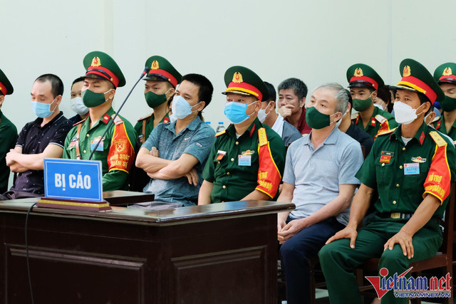 Cựu thiếu tướng vụ bảo kê 'trùm' buôn lậu xăng kháng cáo Cuu thieu tuong vu bao ke 'trum' buon lau xang khang cao