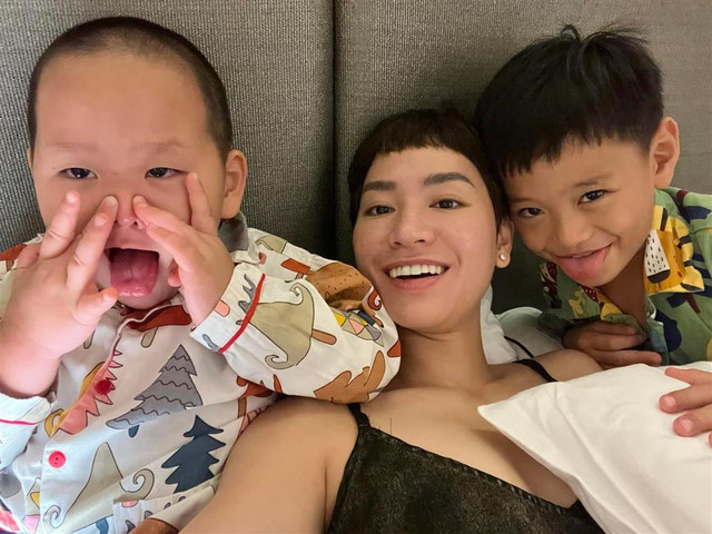 Cậu út nhà Trà My Idol giống hệt bức tượng chú tiểu - Hình 6 Cau ut nha Tra My Idol giong het buc tuong chu tieu-Hinh-6