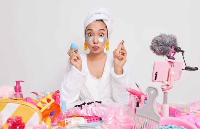Công chúng "kiệt sức" trước những chiêu trò của các Influencers - Hình 2 Cong chung