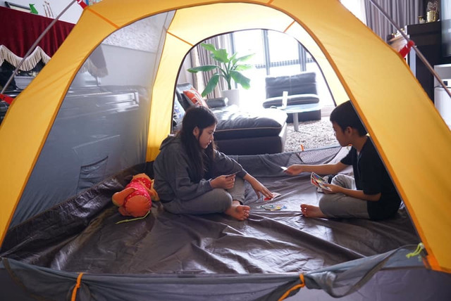 Muôn cách xoay xở của phụ huynh Hà Nội khi trường học "đóng cửa" Muon cach xoay xo cua phu huynh Ha Noi khi truong hoc