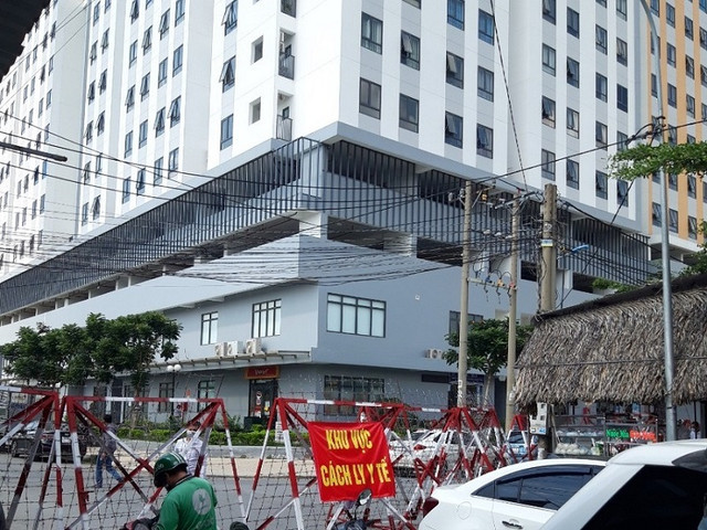 Chung cư giáp ranh TP.HCM bị phong tỏa do có người nghi nhiễm Covid-19 Chung cu giap ranh TP.HCM bi phong toa do co nguoi nghi nhiem Covid-19