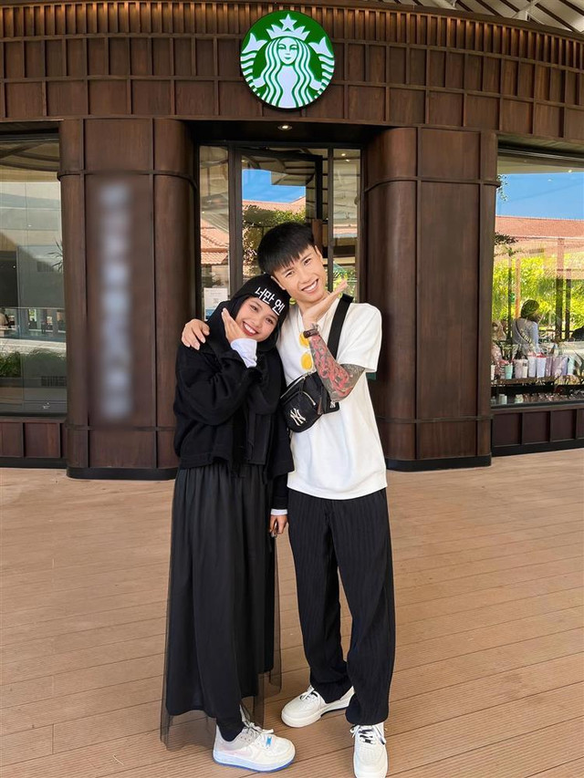 Lộ clip Đạt Villa "mân mê" bạn gái ngoại quốc ngay lần đầu gặp - Hình 3 Lo clip Dat Villa