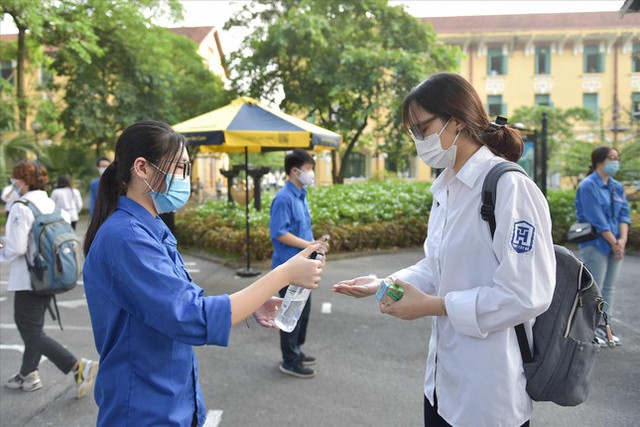 Học sinh lớp 12 rối bời vì học 'on - off' Hoc sinh lop 12 roi boi vi hoc 'on - off'