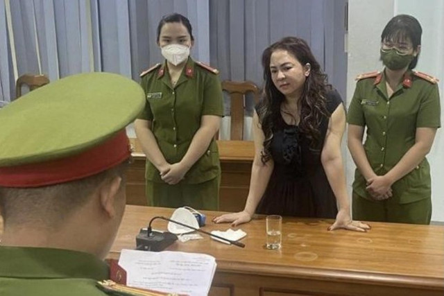 Bà Nguyễn Phương Hằng dùng 12 kênh mạng xã hội để livestream Ba Nguyen Phuong Hang dung 12 kenh mang xa hoi de livestream