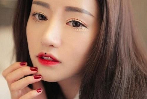 5 nốt ruồi trên mặt báo hiệu phụ nữ rất dễ trải qua "hai lần đò" - Hình 4 5 not ruoi tren mat bao hieu phu nu rat de trai qua