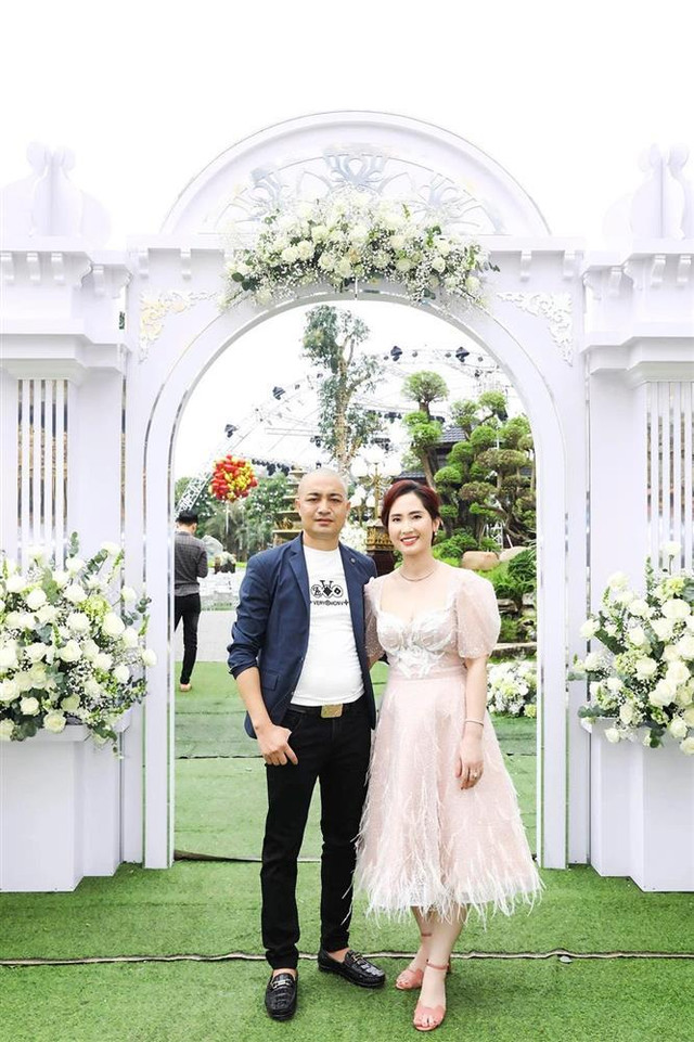 Danh tính đại gia buôn lợn mở tiệc kỷ niệm ngày cưới "khủng" - Hình 3 Danh tinh dai gia buon lon mo tiec ky niem ngay cuoi