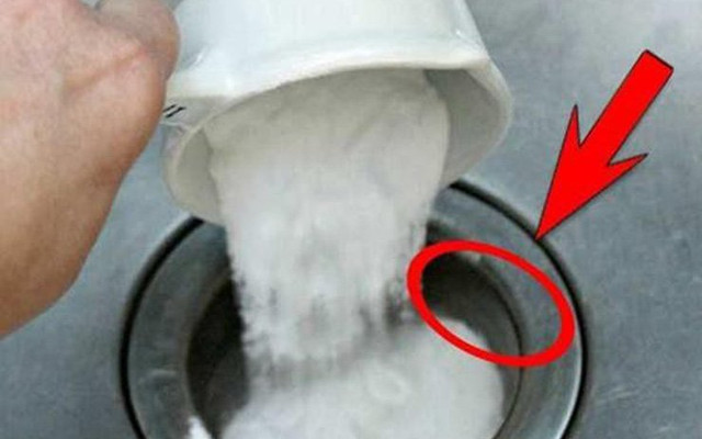 Đổ muối vào bồn cầu: 30 phút sau điều kỳ diệu xảy ra khiến mọi nười sẽ muốn thử Do muoi vao bon cau: 30 phut sau dieu ky dieu xay ra khien moi nuoi se muon thu