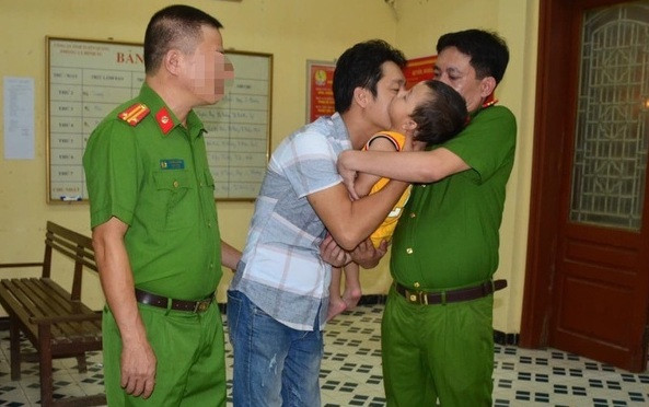 Công an Bắc Ninh cảm ơn người dân giúp giải cứu cháu bé bị bắt cóc Cong an Bac Ninh cam on nguoi dan giup giai cuu chau be bi bat coc