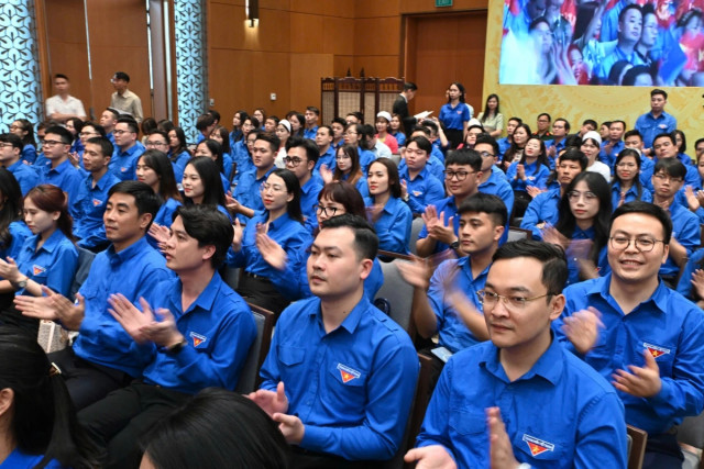 3 câu hỏi Thủ tướng đặt ra tại cuộc đối thoại với 300 thanh niên - Hình 4 3 cau hoi Thu tuong dat ra tai cuoc doi thoai voi 300 thanh nien-Hinh-4