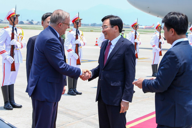 Thủ tướng Australia đến Hà Nội, bắt đầu thăm chính thức Việt Nam - Hình 2 Thu tuong Australia den Ha Noi, bat dau tham chinh thuc Viet Nam-Hinh-2