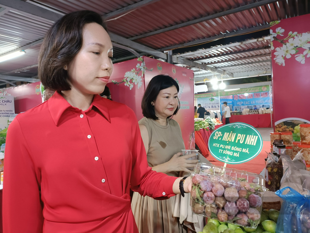 “Mận ngon nhất trong các loại mận” giá 130.000 đồng/kg vẫn cháy hàng “Man ngon nhat trong cac loai man” gia 130.000 dong/kg van chay hang