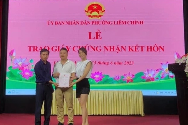 3 mối tình kín tiếng của Phương Oanh trước kết hôn với Shark Bình - Hình 3 3 moi tinh kin tieng cua Phuong Oanh truoc ket hon voi Shark Binh-Hinh-3