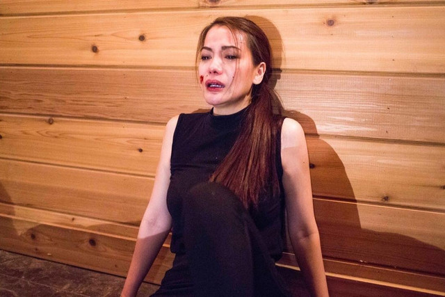 Diễn viên Trương Ngọc Ánh: Tôi bị đấm muốn mù một bên mắt! - Hình 2 Dien vien Truong Ngoc Anh: Toi bi dam muon mu mot ben mat!-Hinh-2