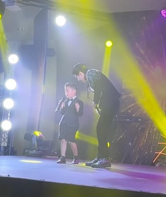 Đan Trường tiết lộ bị con trai đòi tiền cát-xê khi song ca cùng - Hình 2 Dan Truong tiet lo bi con trai doi tien cat-xe khi song ca cung-Hinh-2