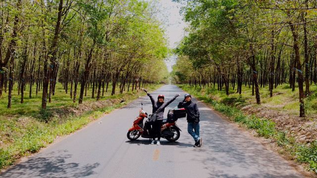 Cặp đôi đi xuyên Việt, 'sống thử' mỗi nơi 1-2 tháng Cap doi di xuyen Viet, 'song thu' moi noi 1-2 thang