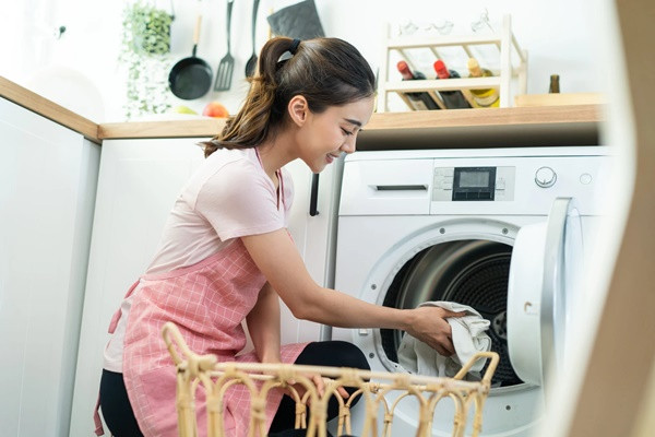Mẹo giặt quần áo nhanh khô và tiết kiệm chi phí điện nước Meo giat quan ao nhanh kho va tiet kiem chi phi dien nuoc