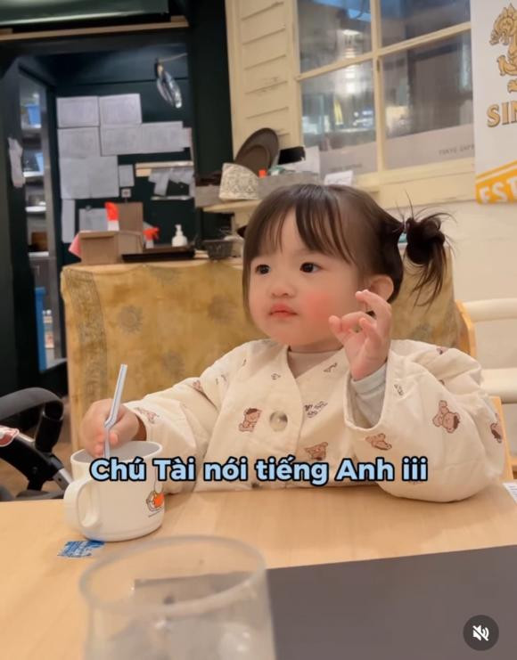 Con gái Đông Nhi trổ tài nói tiếng Anh xịn xò - Hình 5 Con gai Dong Nhi tro tai noi tieng Anh xin xo-Hinh-5