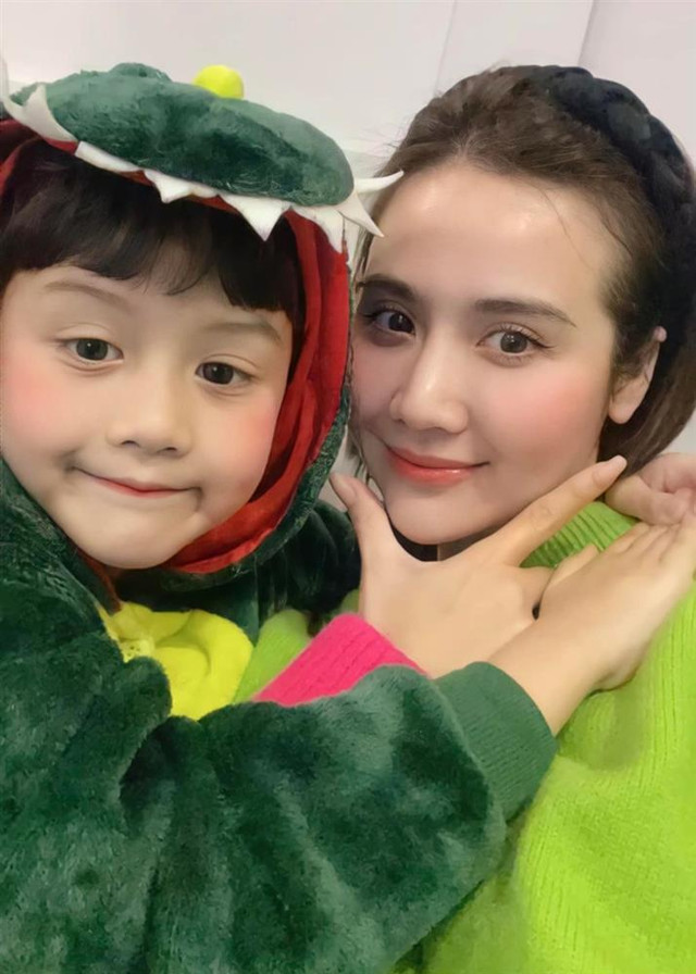 Loạt mỹ nhân "vũ trụ VTV' là mẹ đơn thân, tài sắc vẹn toàn - Hình 9 Loat my nhan