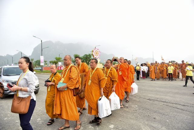 Hàng ngàn người về dự Đại lễ Phật đản Liên Hợp Quốc - Vesak 2019 - Hình 11 Hang ngan nguoi ve du Dai le Phat dan Lien Hop Quoc - Vesak 2019-Hinh-11