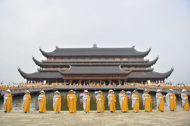 Hàng ngàn người về dự Đại lễ Phật đản Liên Hợp Quốc - Vesak 2019 Hang ngan nguoi ve du Dai le Phat dan Lien Hop Quoc - Vesak 2019