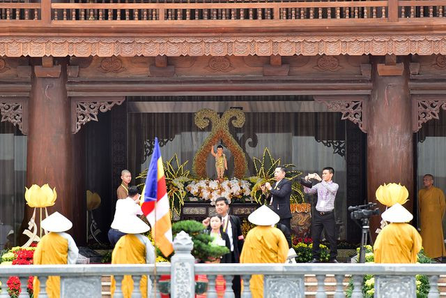 Hàng ngàn người về dự Đại lễ Phật đản Liên Hợp Quốc - Vesak 2019 - Hình 7 Hang ngan nguoi ve du Dai le Phat dan Lien Hop Quoc - Vesak 2019-Hinh-7