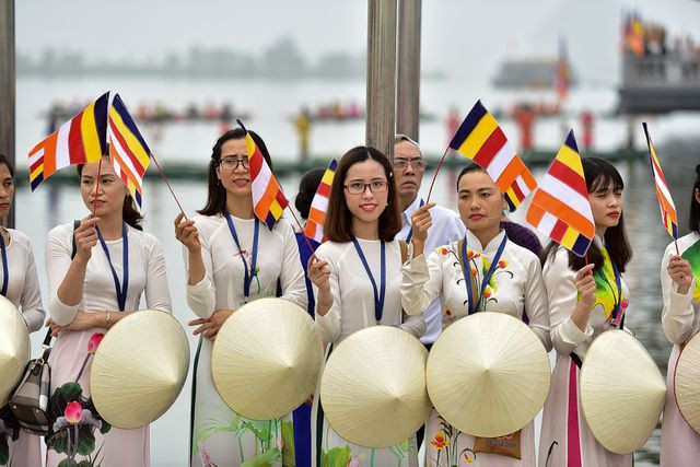 Hàng ngàn người về dự Đại lễ Phật đản Liên Hợp Quốc - Vesak 2019 - Hình 6 Hang ngan nguoi ve du Dai le Phat dan Lien Hop Quoc - Vesak 2019-Hinh-6
