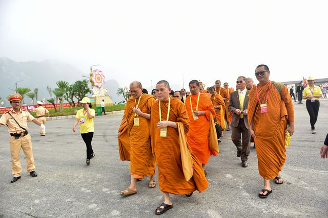 Hàng ngàn người về dự Đại lễ Phật đản Liên Hợp Quốc - Vesak 2019 - Hình 12 Hang ngan nguoi ve du Dai le Phat dan Lien Hop Quoc - Vesak 2019-Hinh-12
