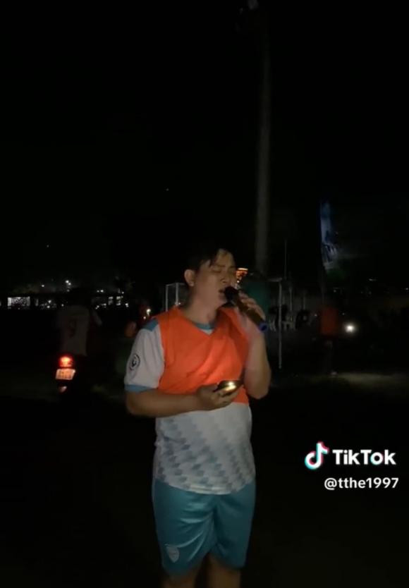 Hoài Lâm gây chú ý lại là thân hình 'phát tướng' - Hình 2 Hoai Lam gay chu y lai la than hinh 'phat tuong'-Hinh-2