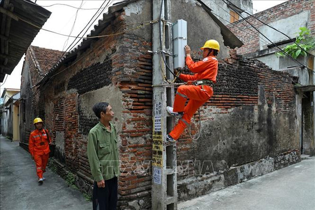Khuyến cáo sử dụng điện tiết kiệm để tránh nguy cơ sự cố về điện Khuyen cao su dung dien tiet kiem de tranh nguy co su co ve dien