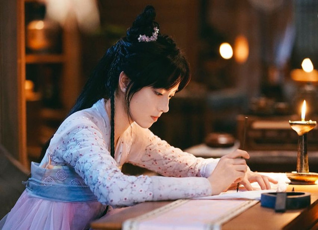 Nhan sắc Hoàng Dung 'Anh hùng xạ điêu' hút 200 triệu lượt xem - Hình 7 Nhan sac Hoang Dung 'Anh hung xa dieu' hut 200 trieu luot xem-Hinh-7