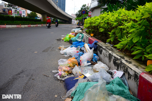 Phạt lao động công ích người xả rác bừa bãi: Cần làm ngay! Phat lao dong cong ich nguoi xa rac bua bai: Can lam ngay!