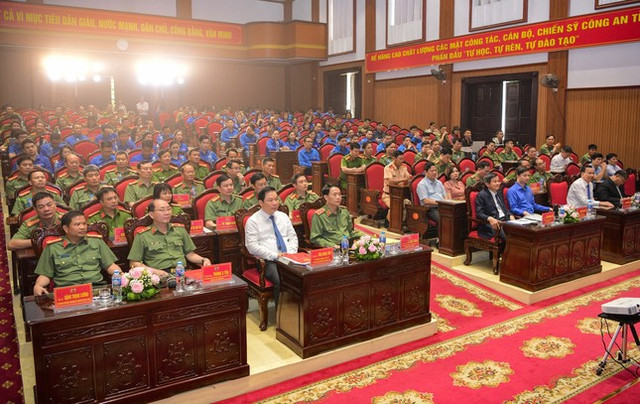 62 tấm gương không ngại hiểm nguy bảo vệ an ninh Tổ quốc - Hình 3 62 tam guong khong ngai hiem nguy bao ve an ninh To quoc-Hinh-3