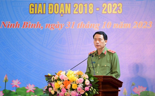 62 tấm gương không ngại hiểm nguy bảo vệ an ninh Tổ quốc - Hình 5 62 tam guong khong ngai hiem nguy bao ve an ninh To quoc-Hinh-5